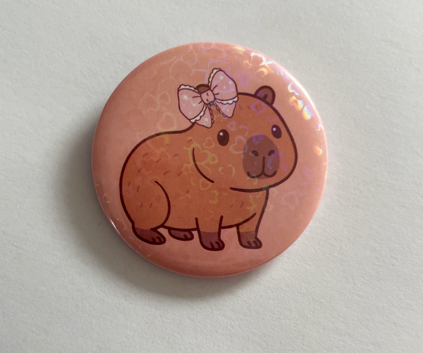Capybara Button Pin 44mm, Cute Bow Capybara, Holographic Heart Kawaii Animal Badge, Backpack Accessory Pin